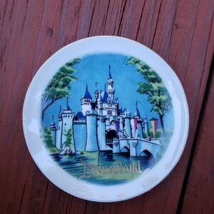 Vintage Disneyland Small Decorative Hanging Plate By Walt Disney Productions -4"